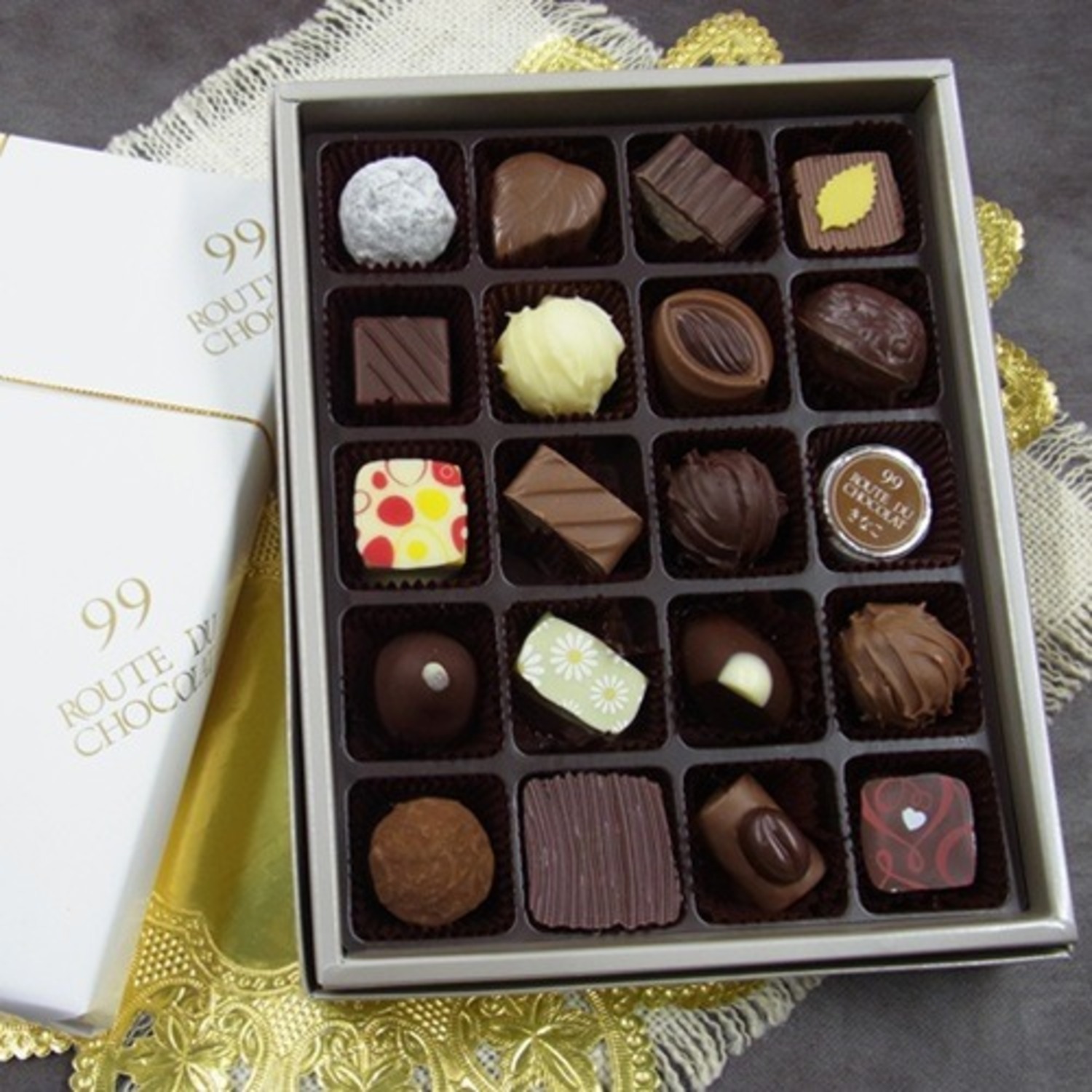 Pralinen プラリネ　チョコレート　教本　ショコラ　アイデア菓子　貴重 4227e2c7ac29f2bd1c52f5b7508513