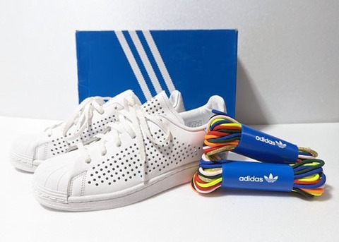 【送料無料】 アディダス・オリジナルス SuperStar スーパースター 白 マルチカラーシューレース付　adidas