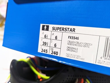 【送料無料】 アディダス・オリジナルス SuperStar スーパースター 黒 マルチカラーシューレース付　adidas