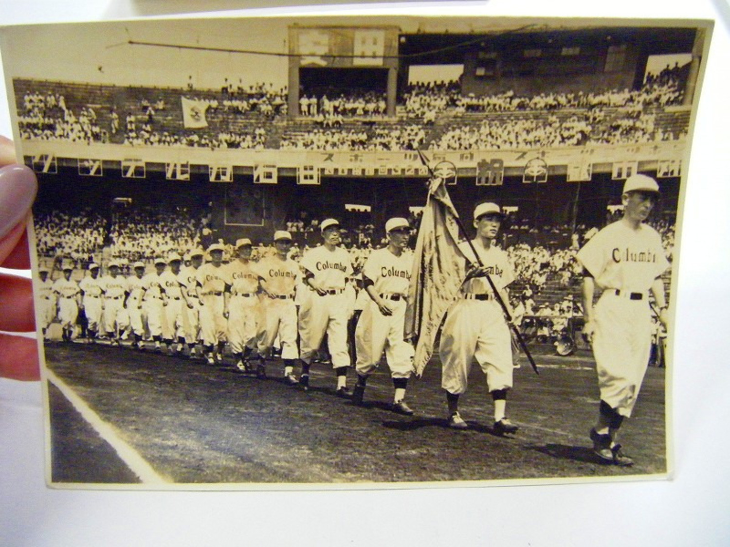 昭和 27年 「写真 ２点 都市対抗 野球 入場式 コロンビア 優勝旗」ベースボール