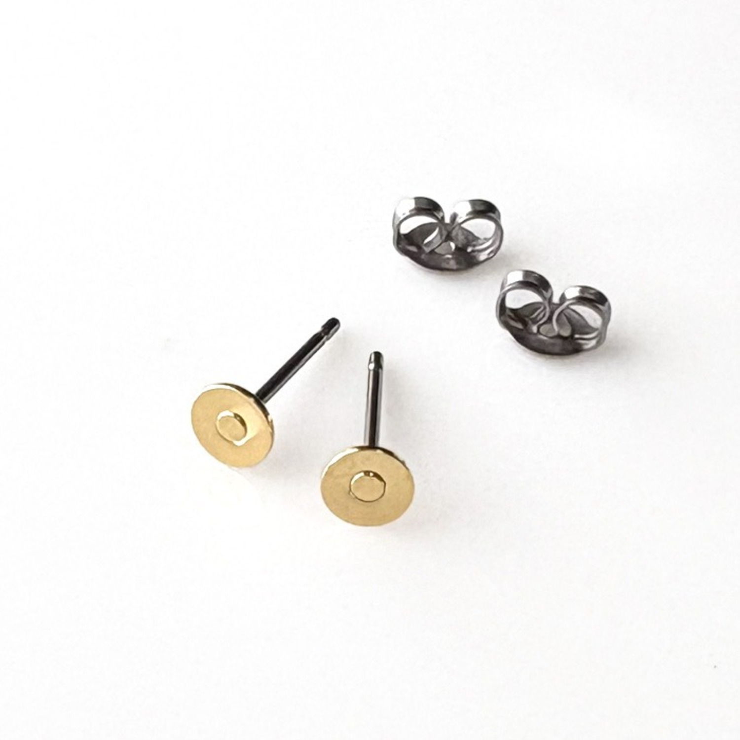 チタンピアス 丸皿4mm 1ペア