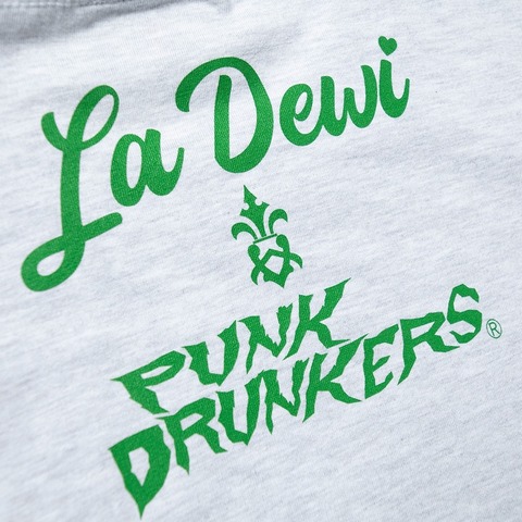 【PUNK DRUNKERSxデヴィ・スカルノ】カラフルヘアー夫人TEE