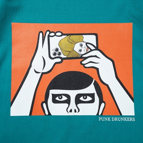 【PUNK DRUNKERSxデヴィ・スカルノ】アイツのスマホに夫人TEE