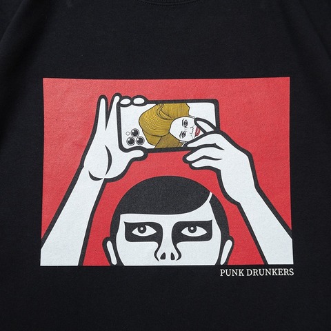 【PUNK DRUNKERSxデヴィ・スカルノ】アイツのスマホに夫人TEE