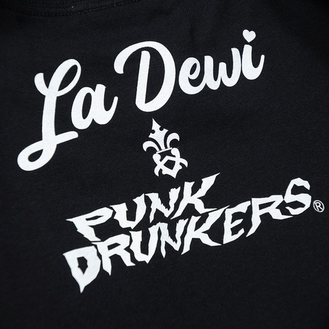 【PUNK DRUNKERSxデヴィ・スカルノ】アイツのスマホに夫人TEE