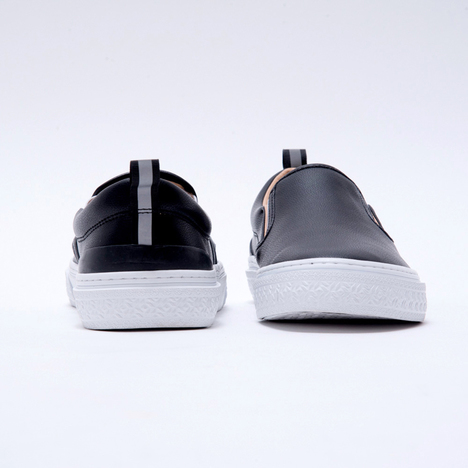 【SLACK FOOTWEAR】CALMER LX SLIP-ON (BLACK/WHITE)