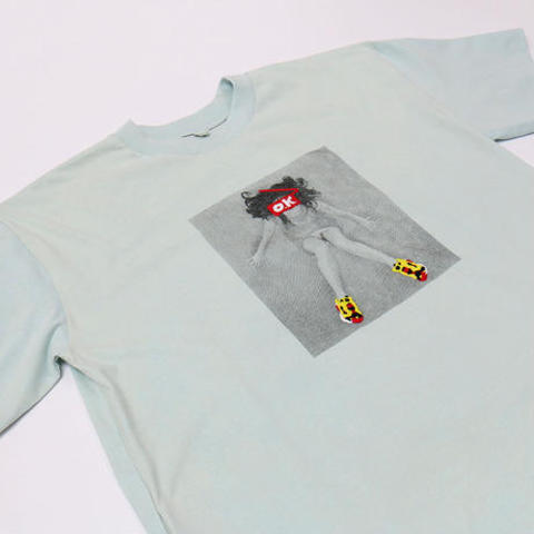 【O.K.】GIRL with PUMP S/S TEE(フォトプリント×手刺繍)