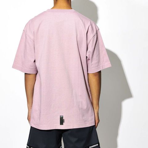 【CHARI＆CO】BOLD LOGO FLAG TEE