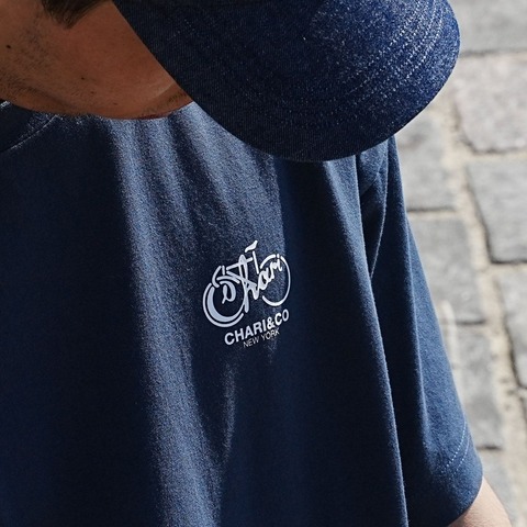 【CHARI＆CO】CORE CHEST OG SCRIPT LOGO TEE