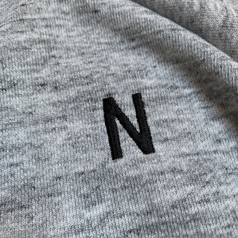 【HARLEM BLUES】N LOGO PKT C/N SWEAT