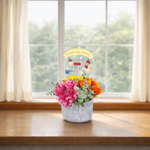 母の日ギフト用光触媒造花フラワーアレンジの設置イメージ画像（出窓の風景）