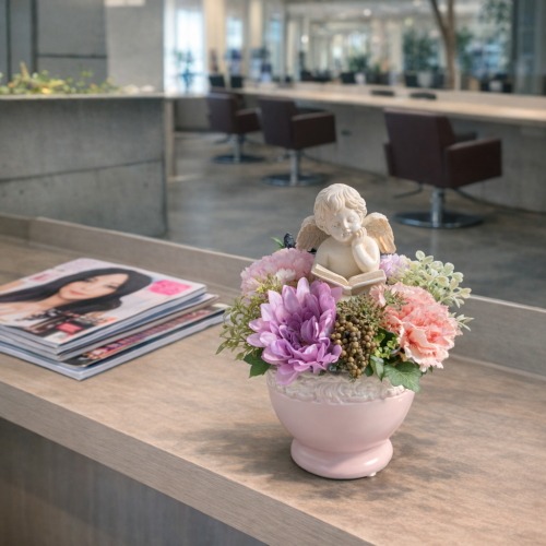 光触媒造花フラワーアレンジの設置イメージ画像（美容室の鏡台）