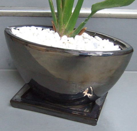 メタル色の陶器鉢