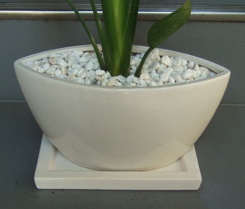 メタル色の陶器鉢