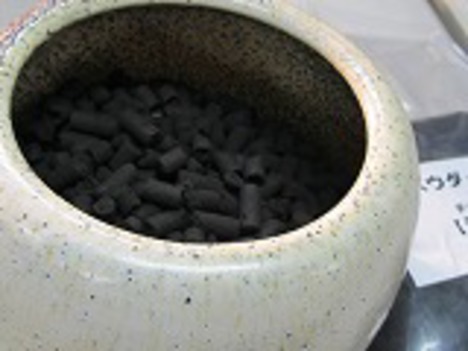 竹加熱活性炭５００ｇと信楽手火鉢セット--Ｄ