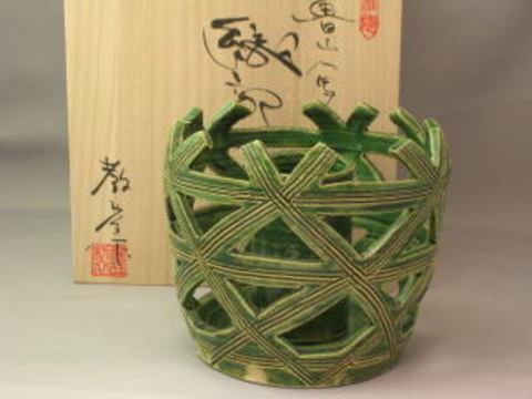 織部透かし花入れ