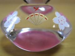 中国製　彩絵ガラス座雛（桜）