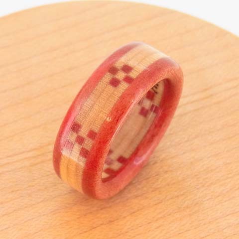 ピンクベースの人気の配色！沖縄ミンサー織りの木の指輪 Aタイプ