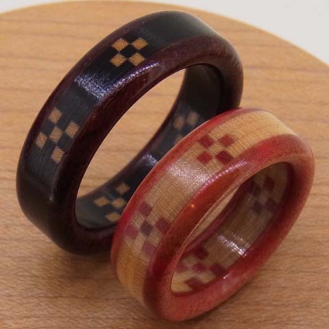 ピンクベースの人気の配色！沖縄ミンサー織りの木の指輪 Aタイプ